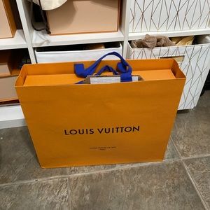 Paper bag and empty box. Reserved